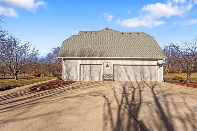 8917 Lambert Drive, Lee's Summit, MO 64064