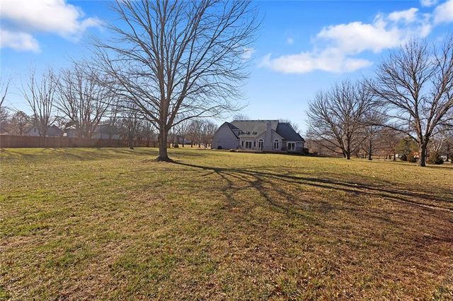 8917 Lambert Drive, Lee's Summit, MO 64064