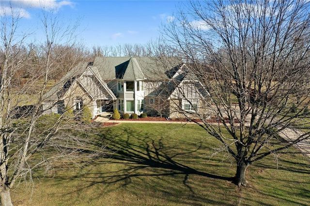 8917 Lambert Drive, Lee's Summit, MO 64064