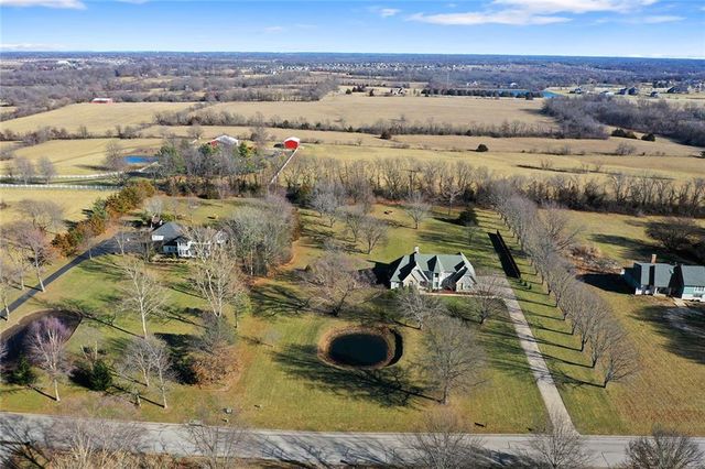 8917 Lambert Drive, Lee's Summit, MO 64064