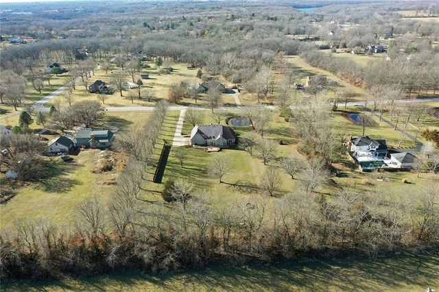 8917 Lambert Drive, Lee's Summit, MO 64064