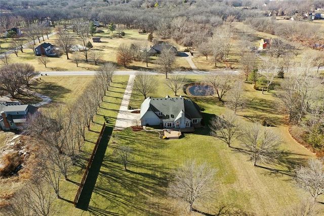 8917 Lambert Drive, Lee's Summit, MO 64064