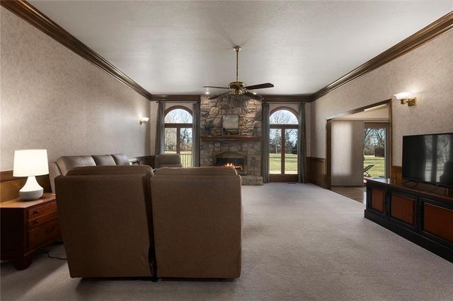 8917 Lambert Drive, Lee's Summit, MO 64064