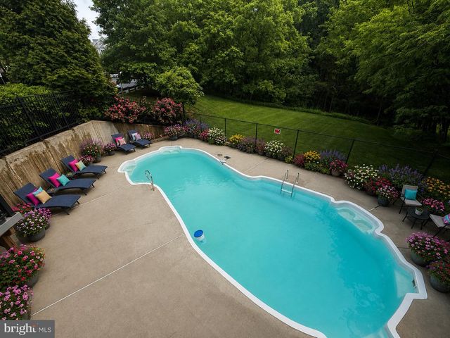 6204 LYDIA HOLLOW DR, Glen Mills, PA 19342
