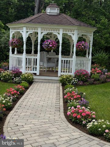 6204 LYDIA HOLLOW DR, Glen Mills, PA 19342