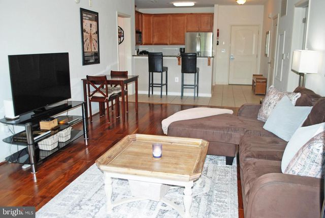 6204 LYDIA HOLLOW DR, Glen Mills, PA 19342