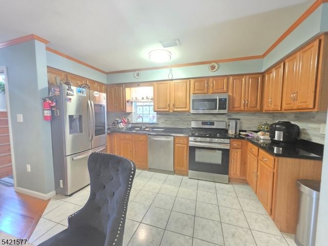 519 Fulton St, Elizabeth City, NJ 07206