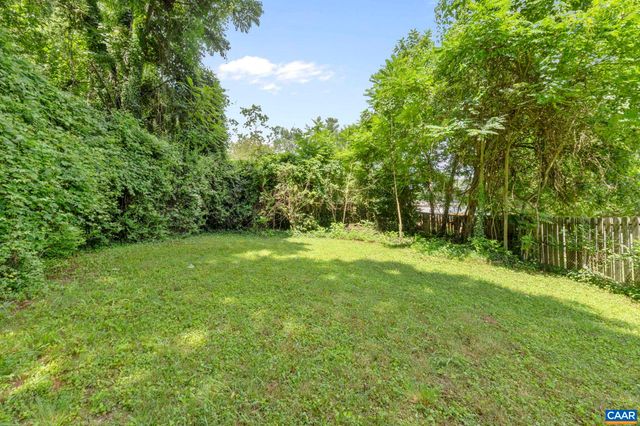 2552 WOODLAND DR, Charlottesville, VA 22903