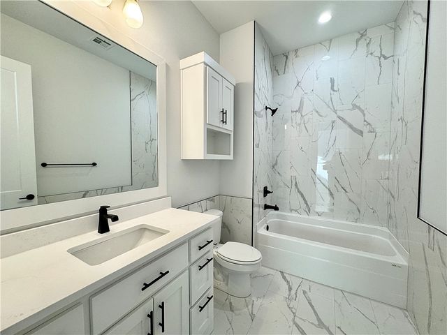 6613 SW First Light Street, Bentonville, AR 72713