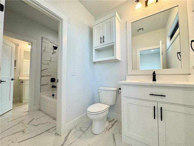 6613 SW First Light Street, Bentonville, AR 72713