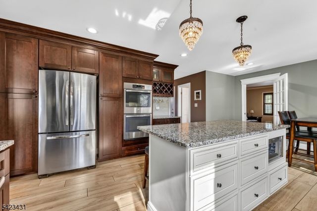 19 Daniel Dr, Hillsborough Twp., NJ 08844