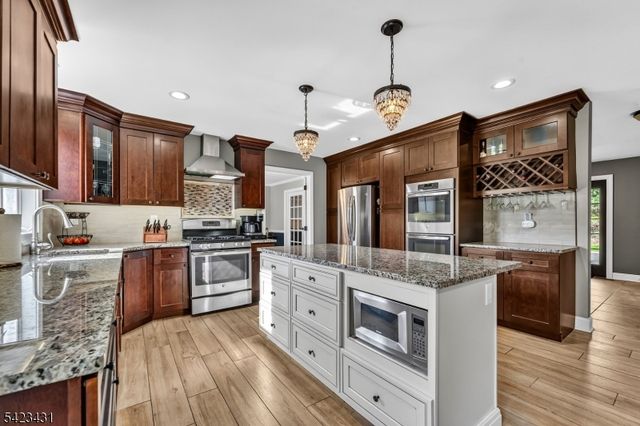 19 Daniel Dr, Hillsborough Twp., NJ 08844