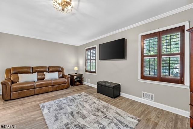 19 Daniel Dr, Hillsborough Twp., NJ 08844