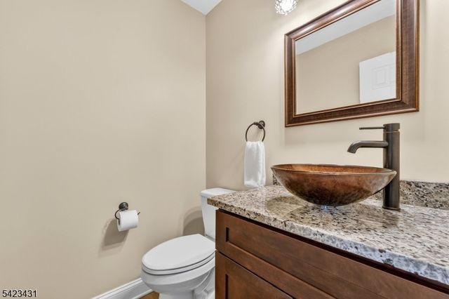 19 Daniel Dr, Hillsborough Twp., NJ 08844