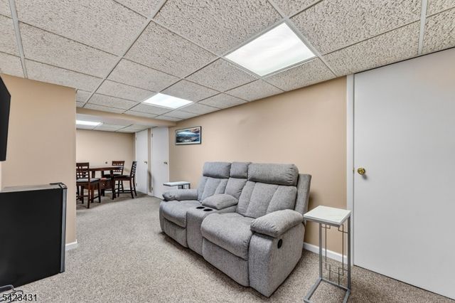 19 Daniel Dr, Hillsborough Twp., NJ 08844