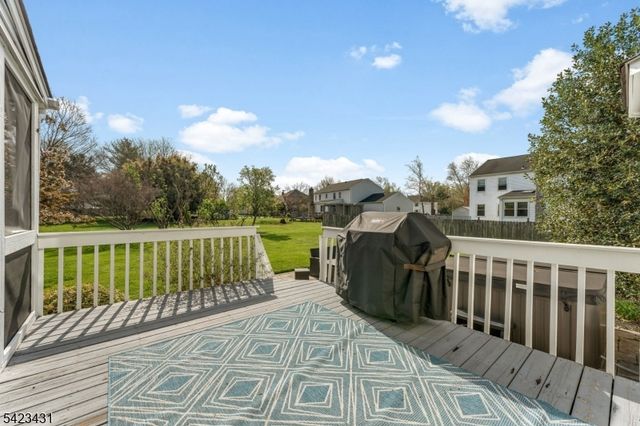 19 Daniel Dr, Hillsborough Twp., NJ 08844