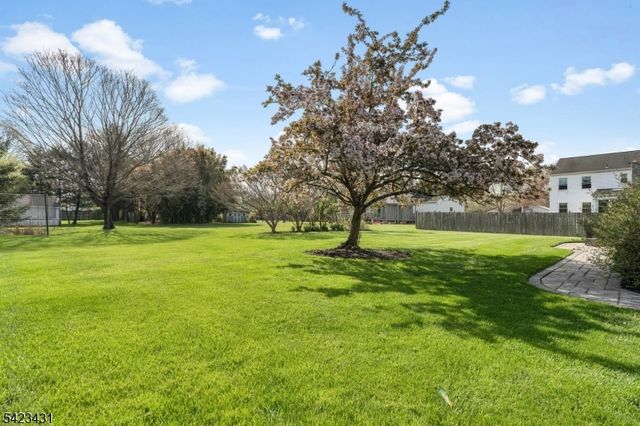 19 Daniel Dr, Hillsborough Twp., NJ 08844