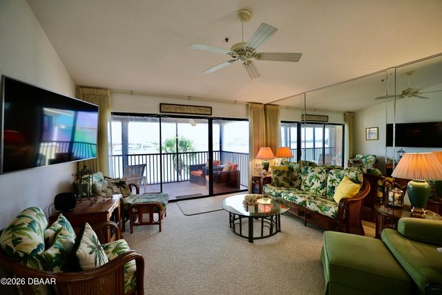 442 Bouchelle Dr Apt 305, New Smyrna Beach, FL 32169