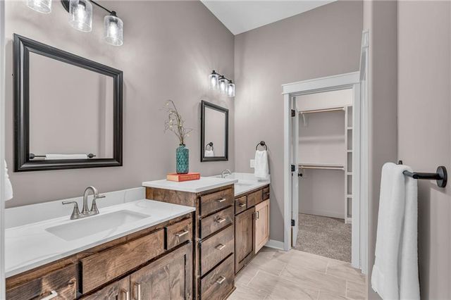 1006 Bluestem Circle, Baldwin City, KS 66006
