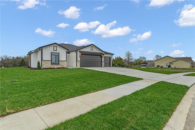 1006 Bluestem Circle, Baldwin City, KS 66006