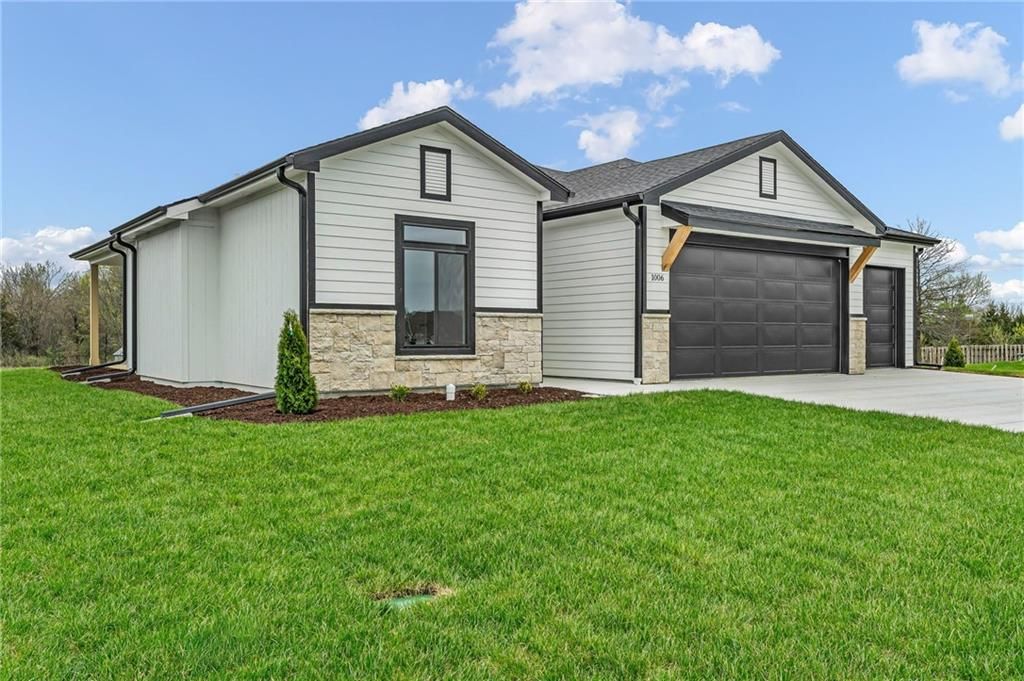 1006 Bluestem Circle, Baldwin City, KS 66006