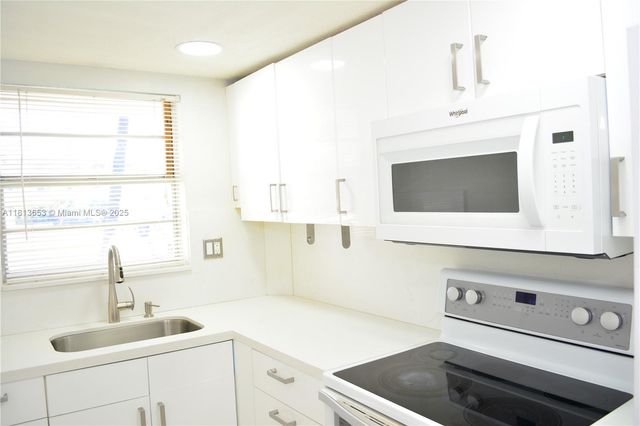 705 NE 2nd St 4, Hallandale Beach, FL 33009