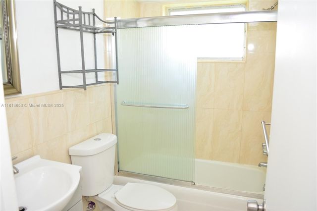 705 NE 2nd St 4, Hallandale Beach, FL 33009