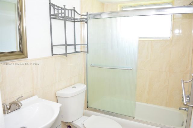 705 NE 2nd St 4, Hallandale Beach, FL 33009