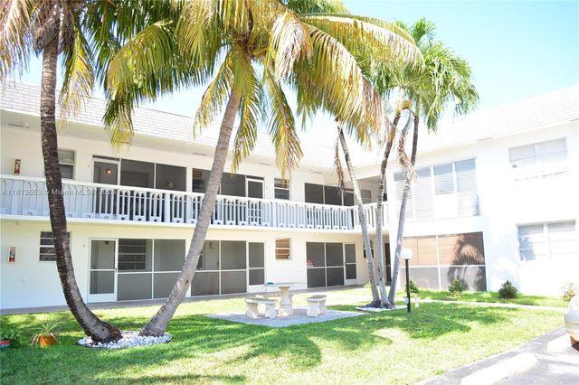 705 NE 2nd St 4, Hallandale Beach, FL 33009