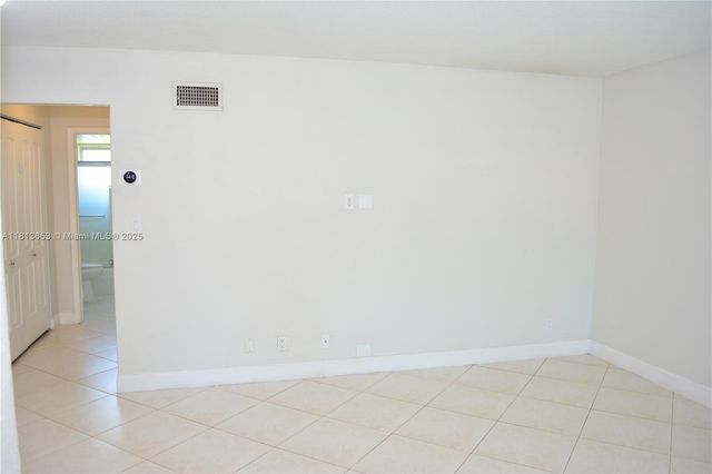 705 NE 2nd St 4, Hallandale Beach, FL 33009