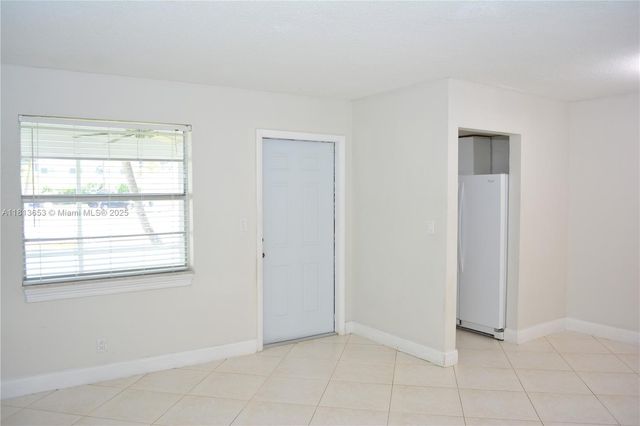 705 NE 2nd St 4, Hallandale Beach, FL 33009