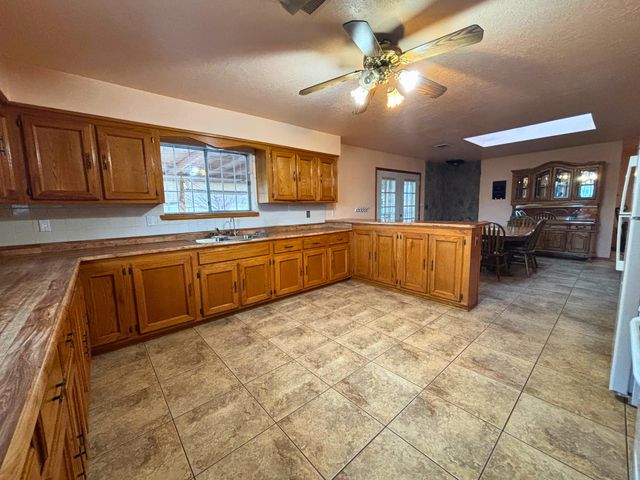 2528 La Vega Drive SW, Albuquerque, NM 87105