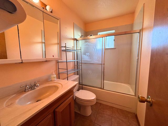 2528 La Vega Drive SW, Albuquerque, NM 87105