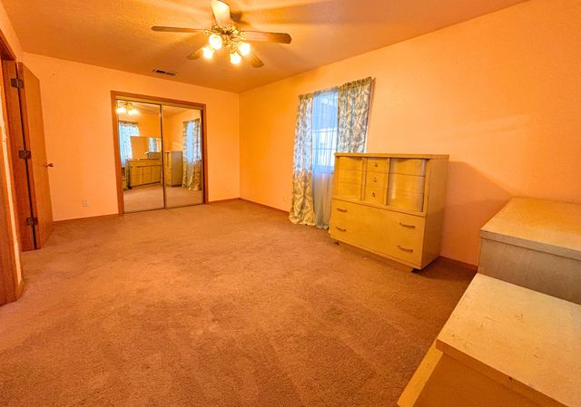 2528 La Vega Drive SW, Albuquerque, NM 87105