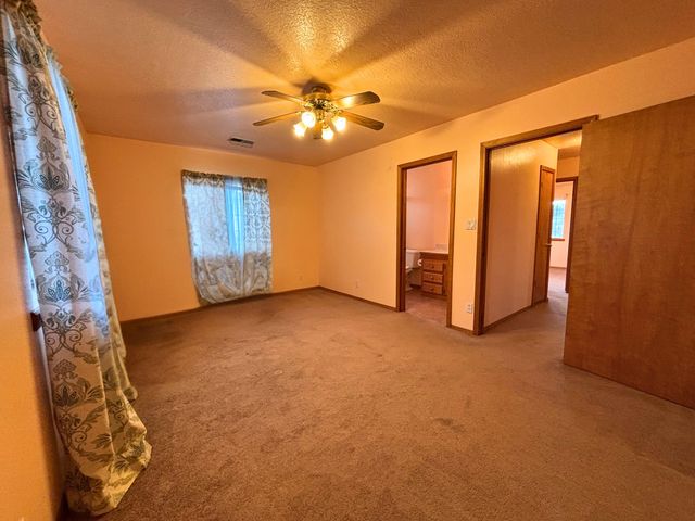 2528 La Vega Drive SW, Albuquerque, NM 87105