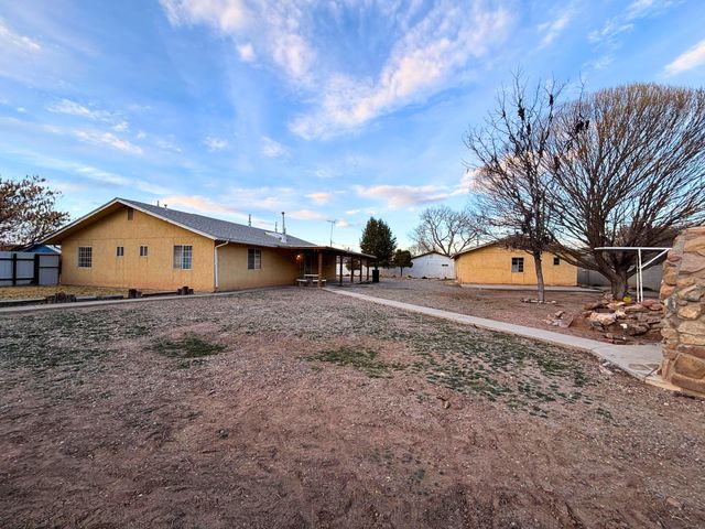 2528 La Vega Drive SW, Albuquerque, NM 87105