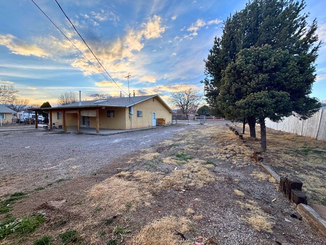 2528 La Vega Drive SW, Albuquerque, NM 87105