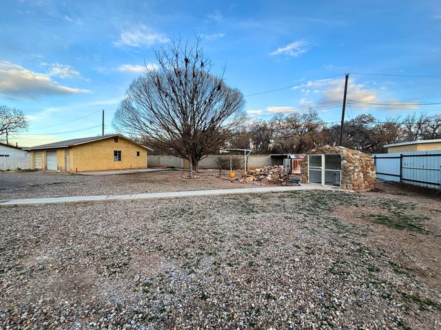 2528 La Vega Drive SW, Albuquerque, NM 87105