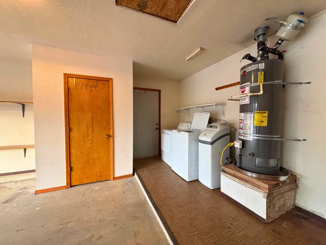 2528 La Vega Drive SW, Albuquerque, NM 87105