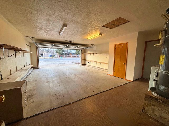 2528 La Vega Drive SW, Albuquerque, NM 87105