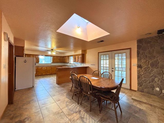 2528 La Vega Drive SW, Albuquerque, NM 87105