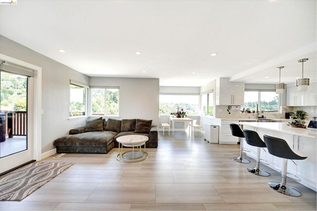 11550 Skyline Blvd, Oakland, CA 94619