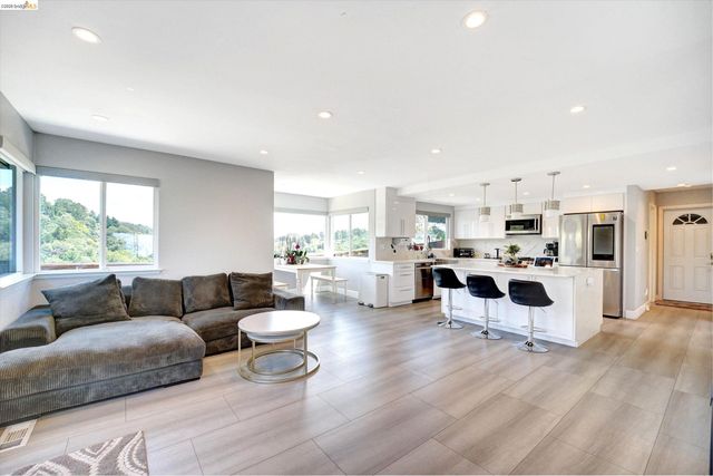 11550 Skyline Blvd, Oakland, CA 94619