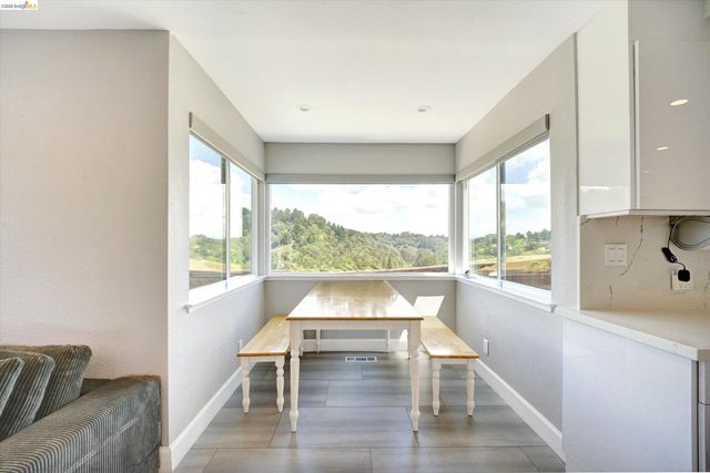 11550 Skyline Blvd, Oakland, CA 94619