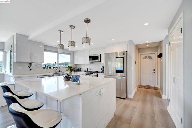 11550 Skyline Blvd, Oakland, CA 94619