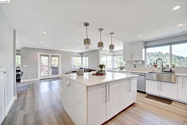 11550 Skyline Blvd, Oakland, CA 94619