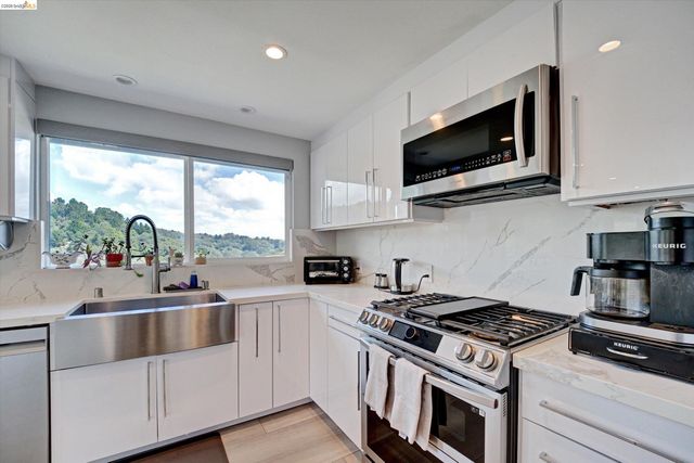 11550 Skyline Blvd, Oakland, CA 94619