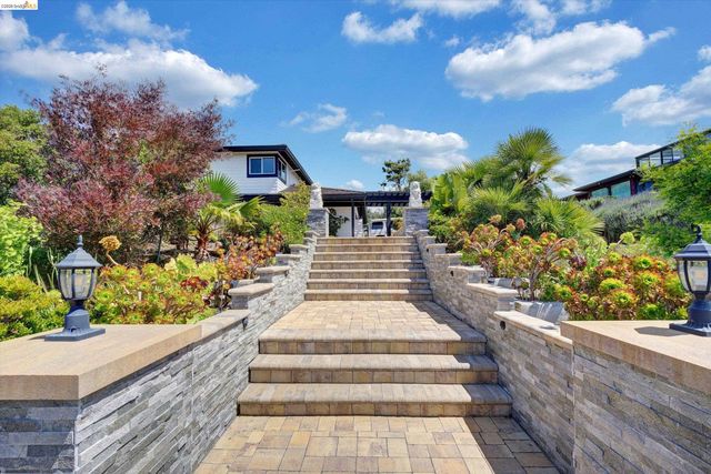 11550 Skyline Blvd, Oakland, CA 94619
