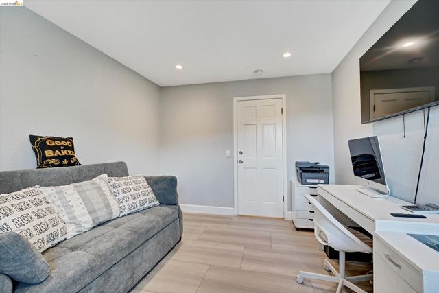 11550 Skyline Blvd, Oakland, CA 94619