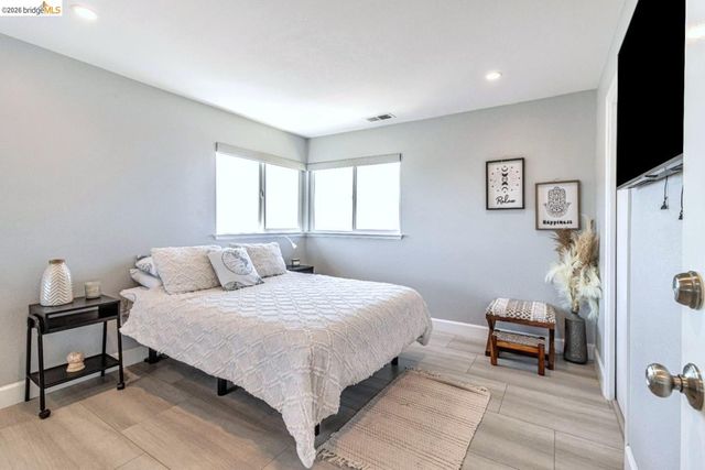 11550 Skyline Blvd, Oakland, CA 94619